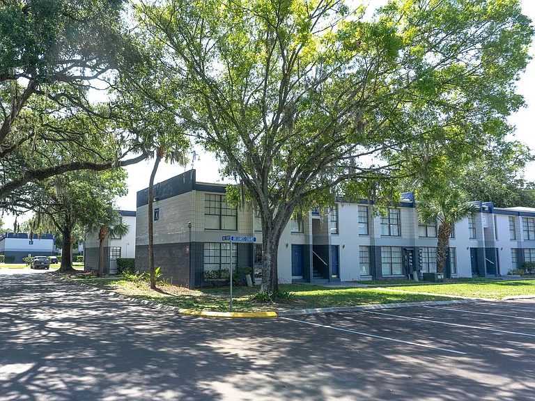 Montierra Apartments — Photo 12