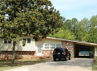 422 Pine Valley Dr, Warner Robins, GA 31088