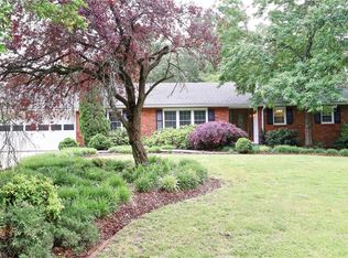 5601 Hidden Valley Rd, Greensboro, NC 27407