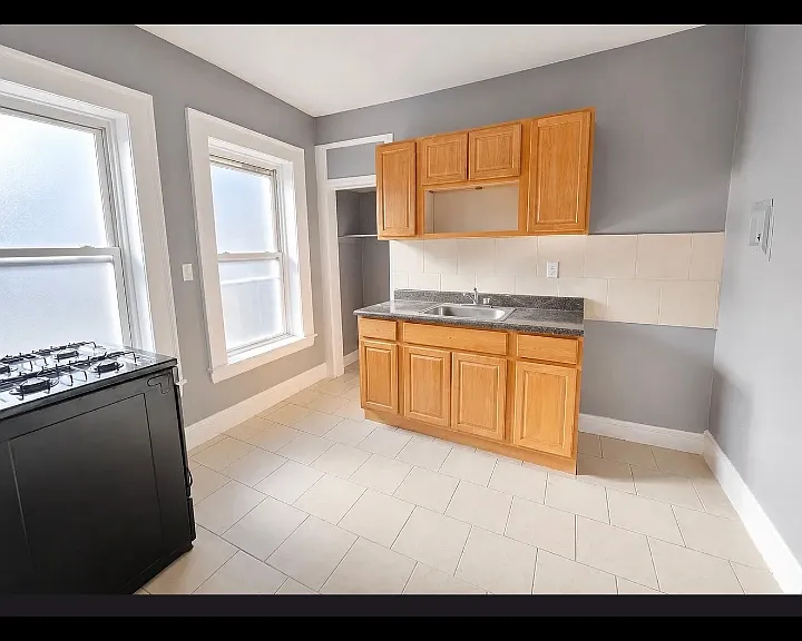 322 Park Ave #2L — Photo 1