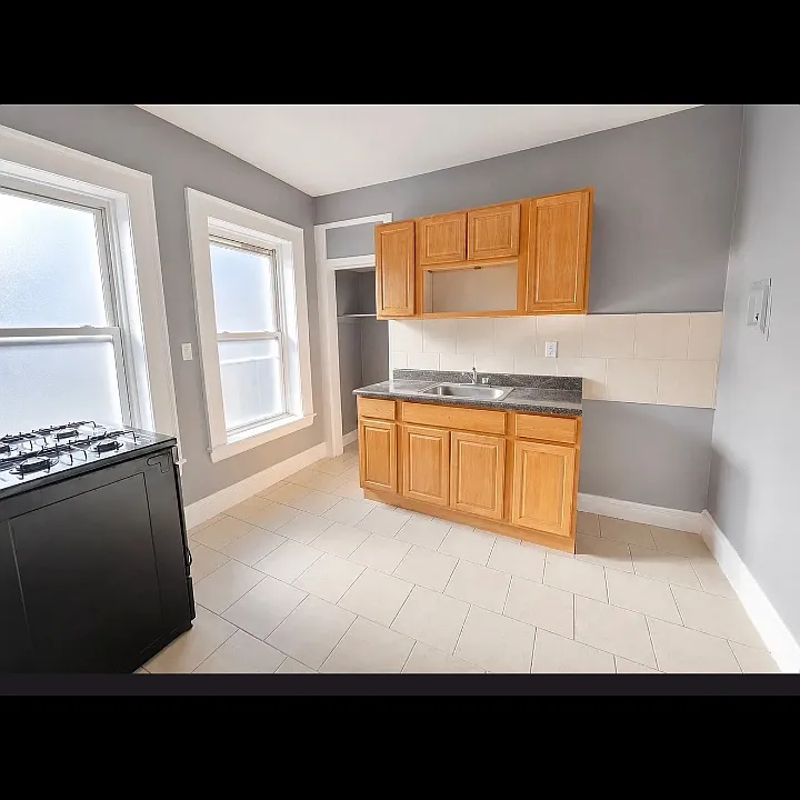 322 Park Ave #2L