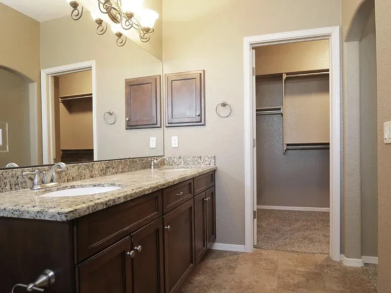 545 Green Village Ct #B — Photo 11