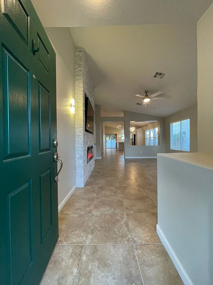 1860 Stablegate - Gated! — Photo 2