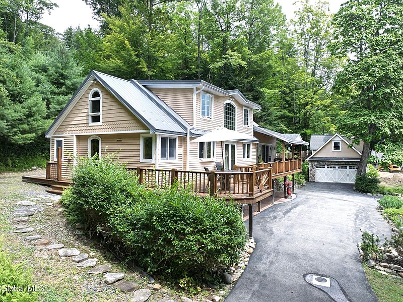 2nd image of 1141 North Shore Road
