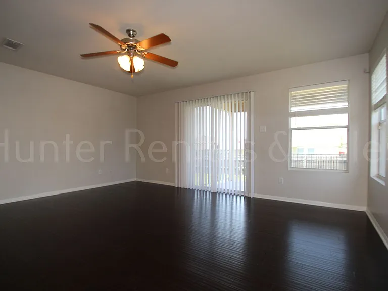 6712 Taree Loop — Photo 4