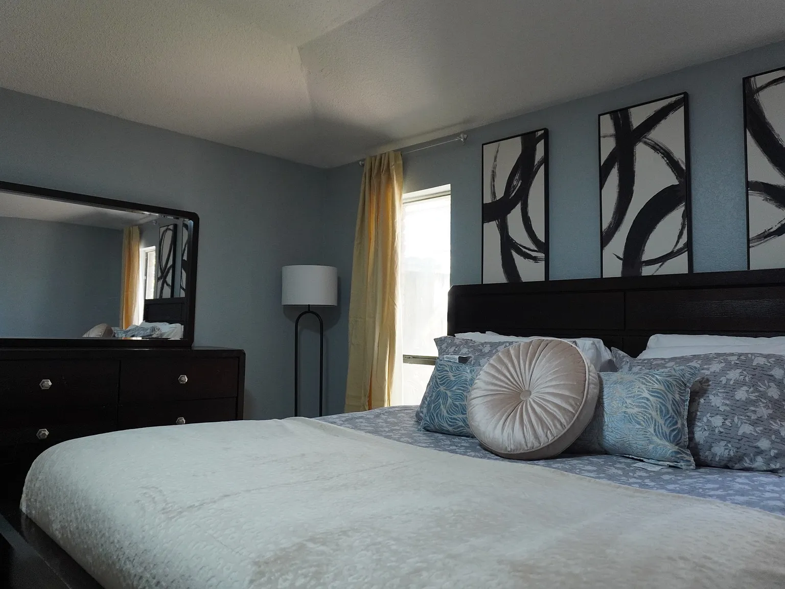 3 bed, 1883 sqft, $3,000 — Photo 4
