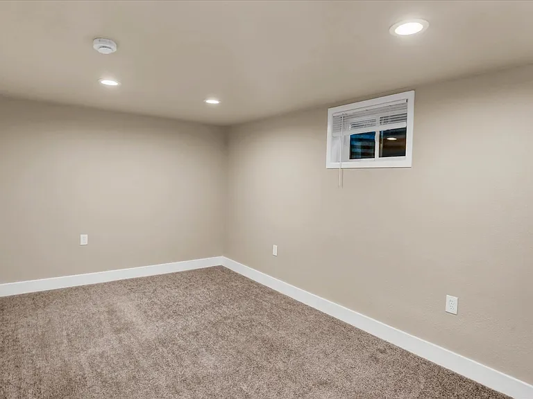 5423 S Fox St — Photo 14
