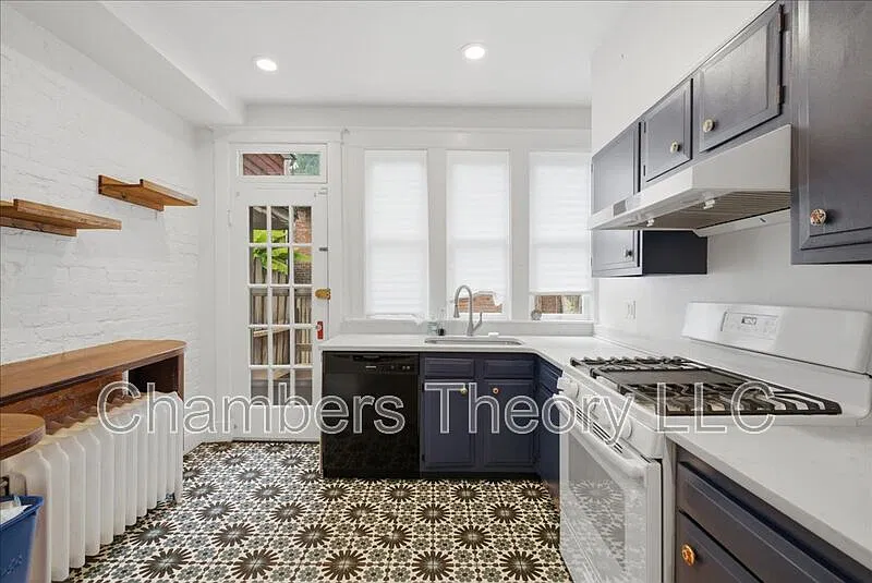 3 bed, 2.0 bath, 1568 sqft, $5,400 — Photo 4