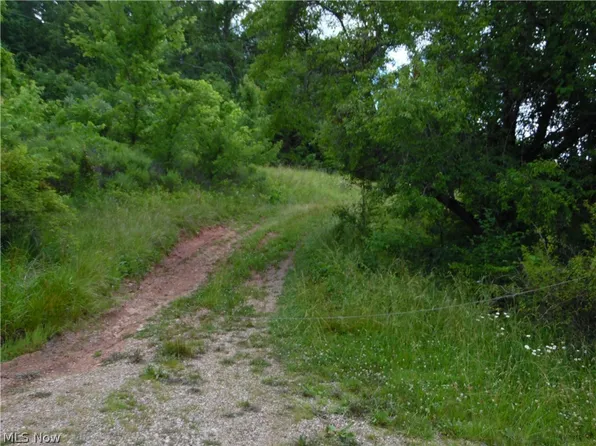 84 Sealy Ridge Rd, Little Hocking, OH 45742