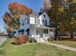 414 Maple St, Carrollton, IL 62016