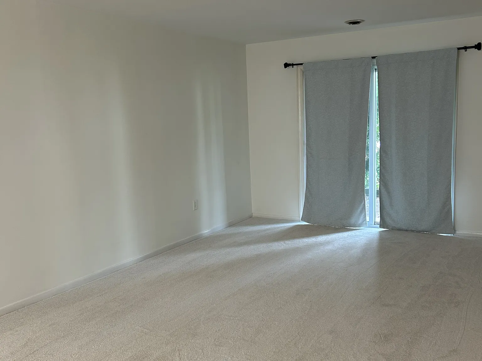 2 bed, 1161 sqft, $1,700 — Photo 2