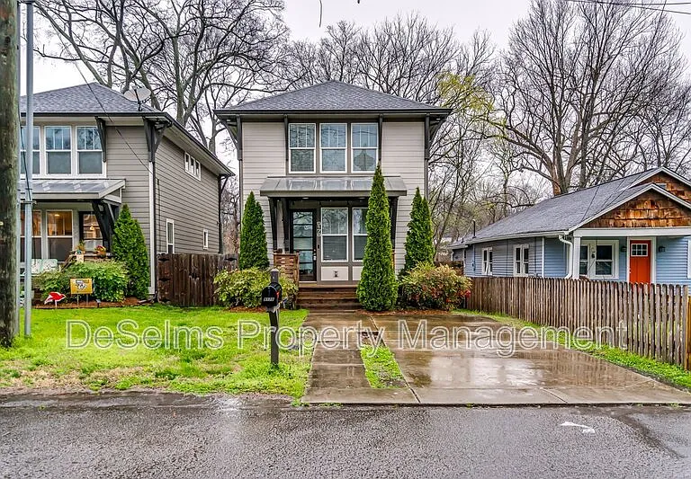 917B Spain Ave — Photo 1