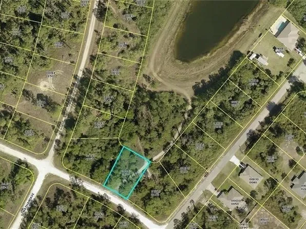 1015 Handy St, Lehigh Acres, FL 33974