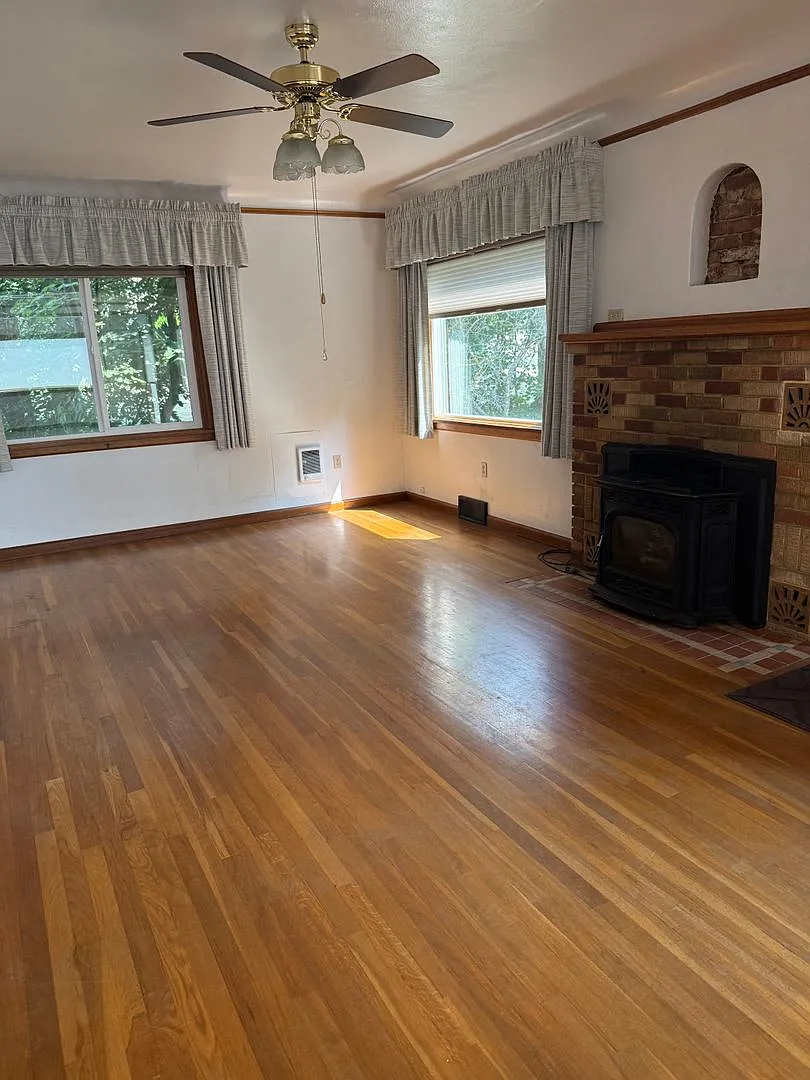 Beautiful 3 bed, 2 bath farmhouse in Colfax on 3 acres! — Photo 4