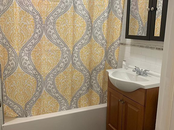 3rd image of 3010 Wallace Ave APT 1A