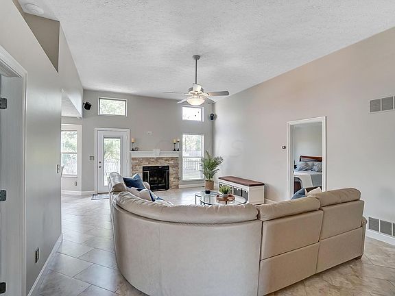 4th image of 5920 Epernay Way
