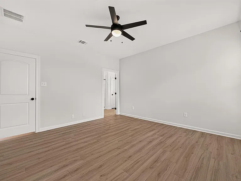 10726 Sky Creek Ln — Photo 32