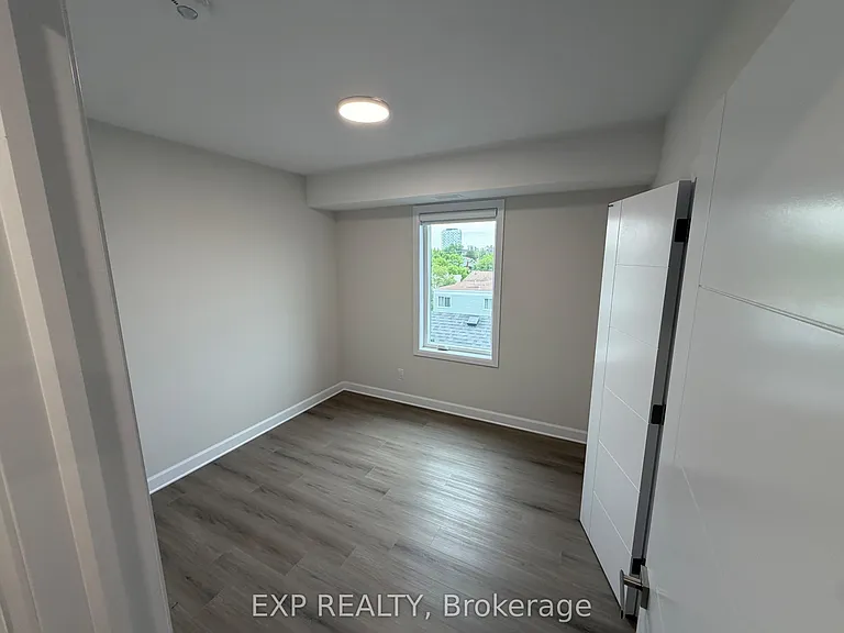 258 Montfort St — Photo 16
