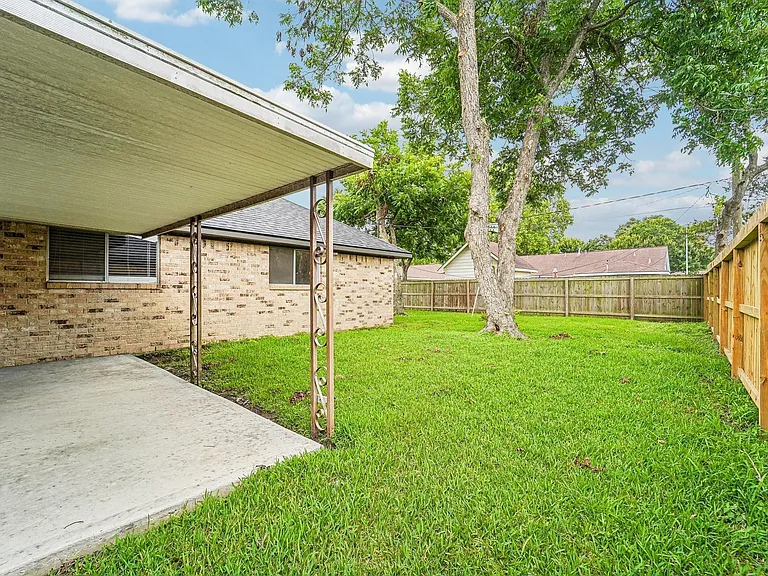 2801 Coy Dr — Photo 36