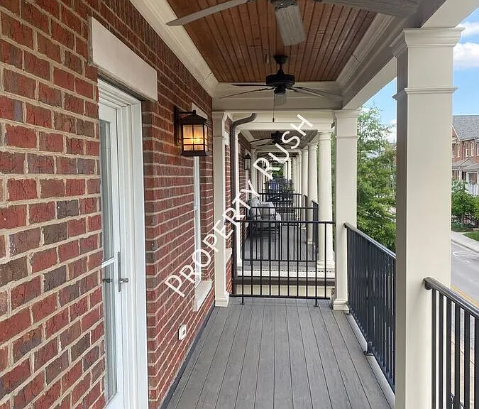 105 E 3rd St — Photo 21