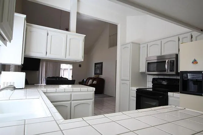 1408 E Salem Ave — Photo 10