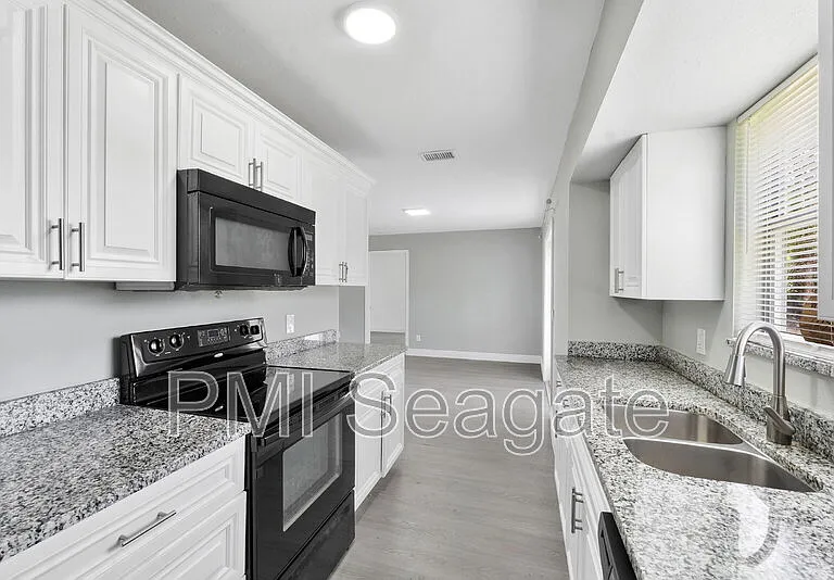 11448 68th St N — Photo 49