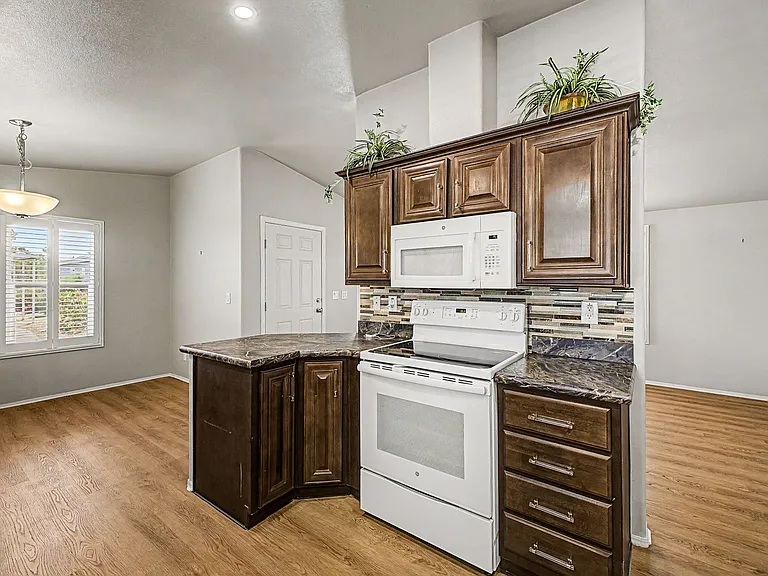 1702 E Michelle Dr — Photo 10