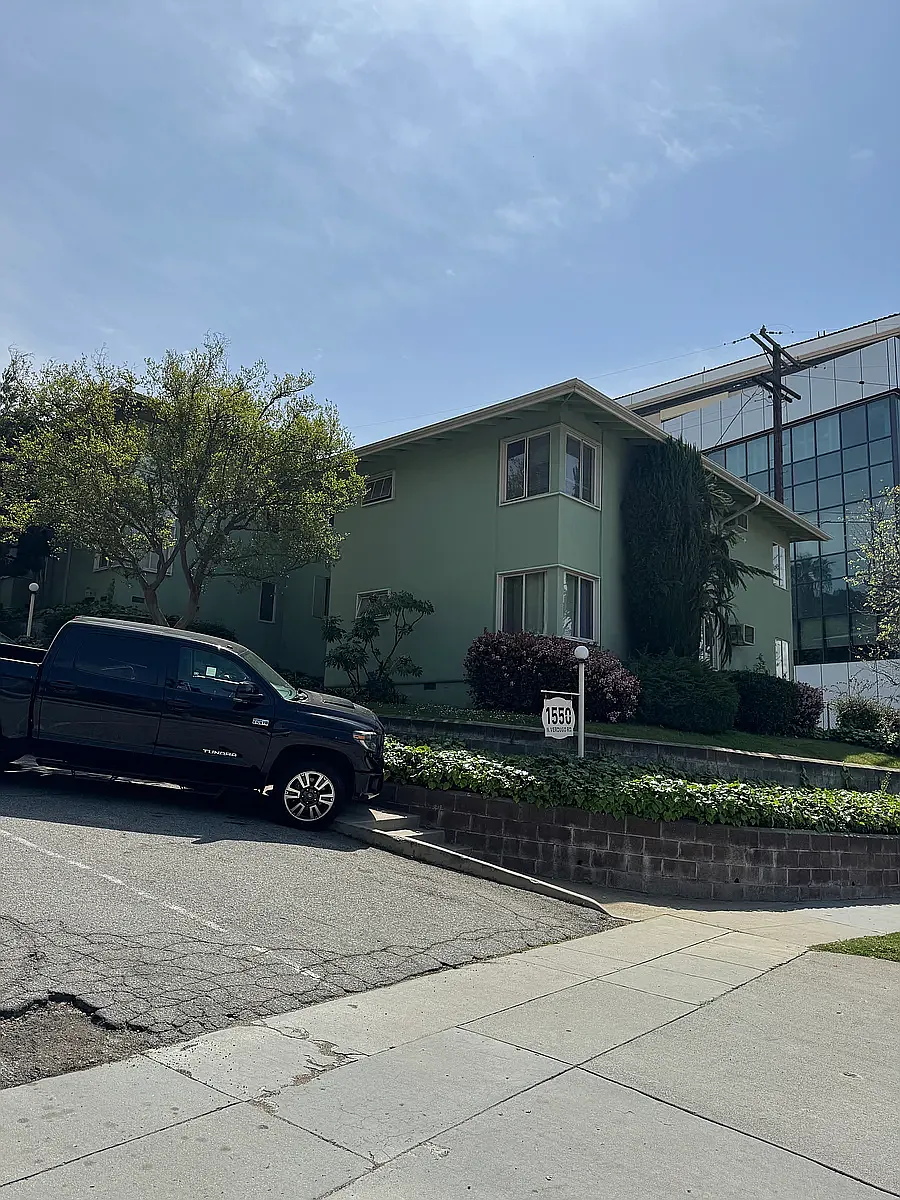 Building Photo - Verdugo Verde