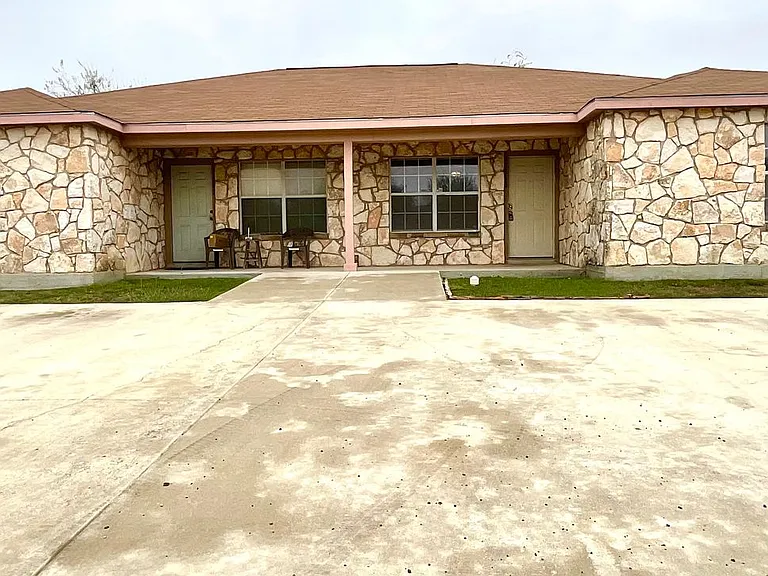 7560 Oak Chase — Photo 2