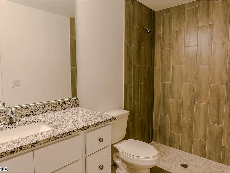 917 Graystone Ave — Photo 9