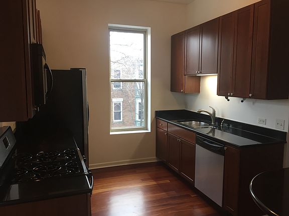 3rd image of 1301 N Artesian Ave APT 3R