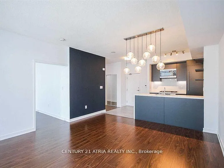 9 Spadina Ave #618 — Photo 5