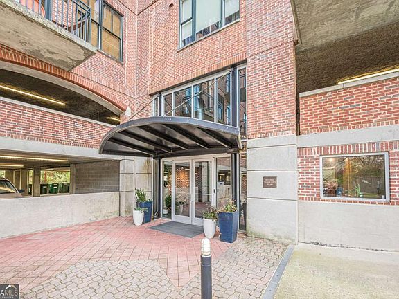 5th image of 3235 Roswell Rd NE Unit 819