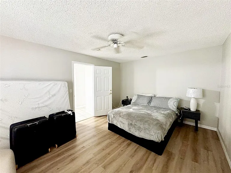 1509 Indian Oaks Trl — Photo 23