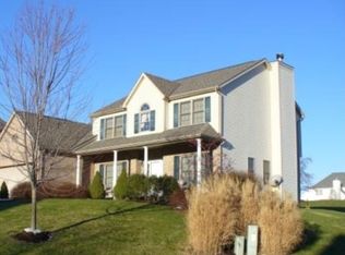 1061 S Lake Dr, Gibsonia, PA 15044