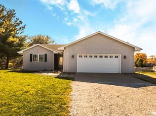 93 N Riverview Dr, East Peoria, IL 61611