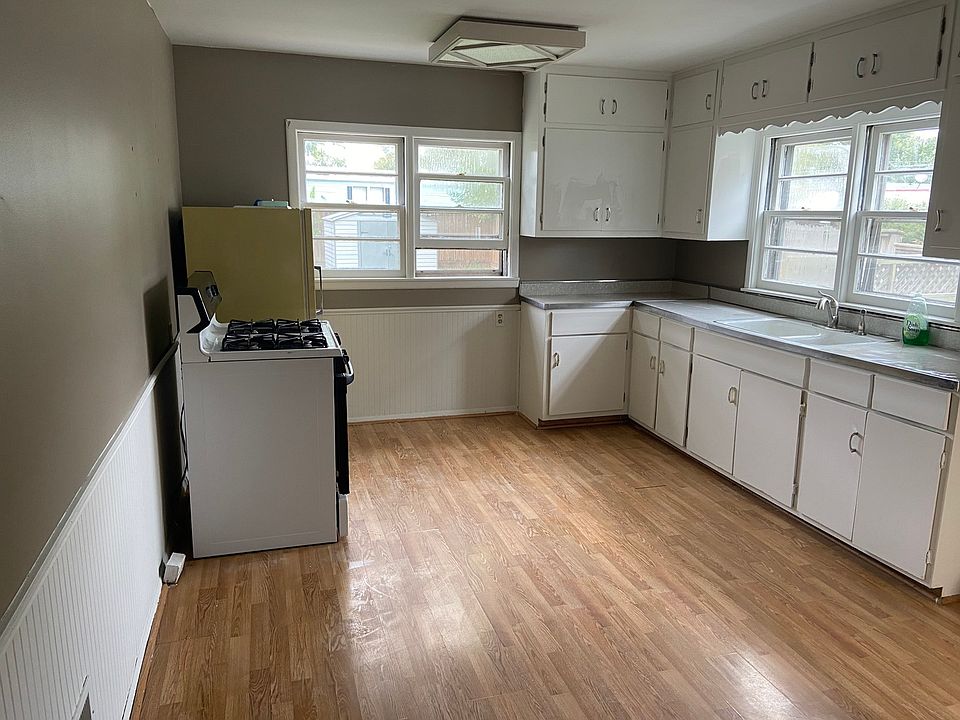 2nd image of 2827 2nd St