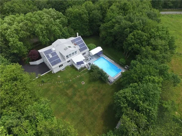 90 Meadow Tree Farm Rd, South Kingstown, RI 02879