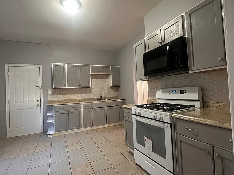 544 Grove St — Photo 12