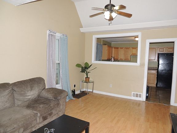 3rd image of 810 N 13th St