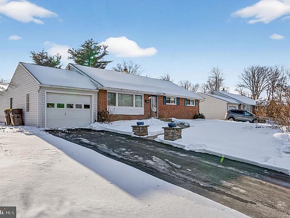 2nd image of 537 Sherwood Ln