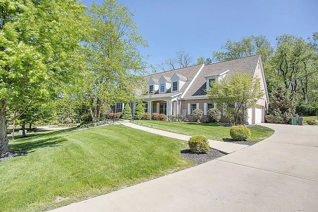 2615 Carriage House Dr photo 1