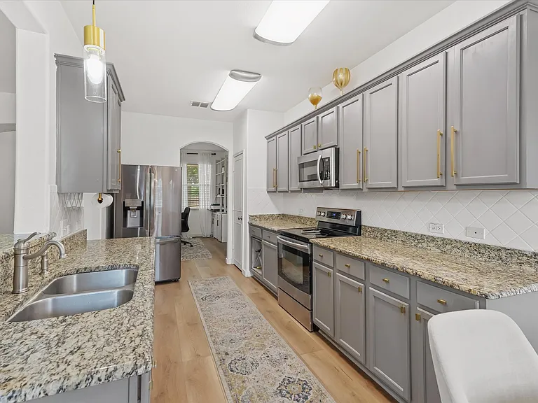 1006 Partridge Dr — Photo 9