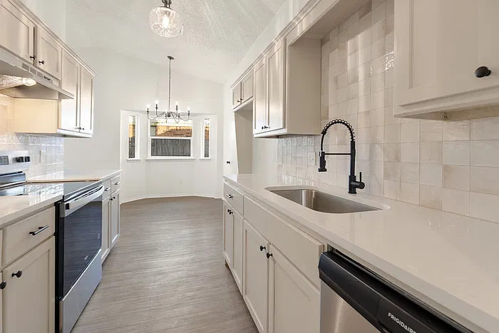 3 bed, 2.0 bath, 1197 sqft, $1,595 — Photo 3