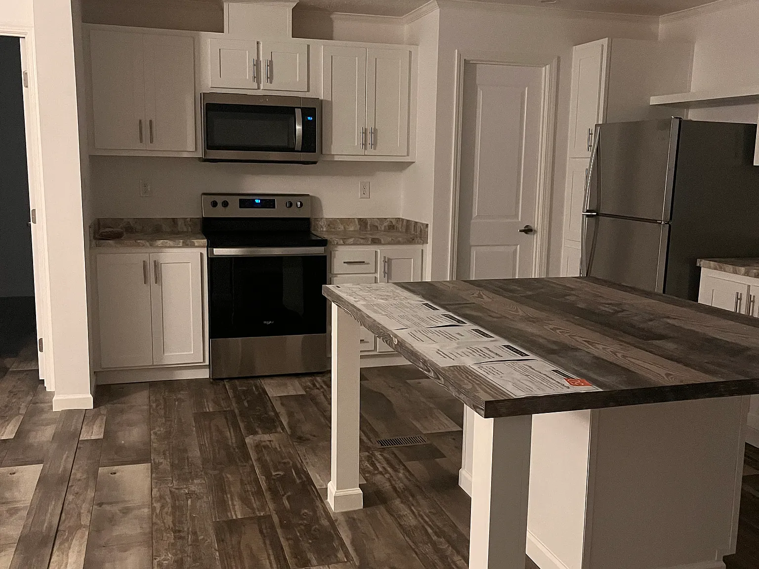 3 bed, $1,400 — Photo 2