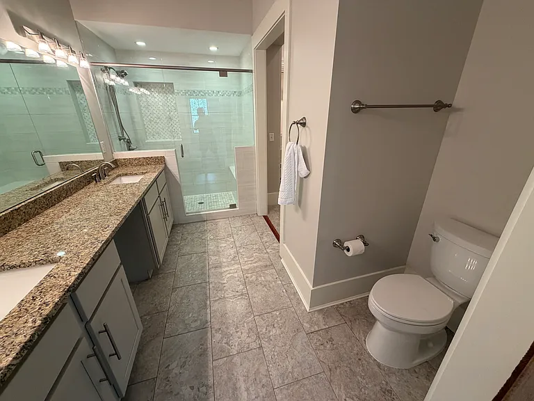 1324 Pendleton St — Photo 17