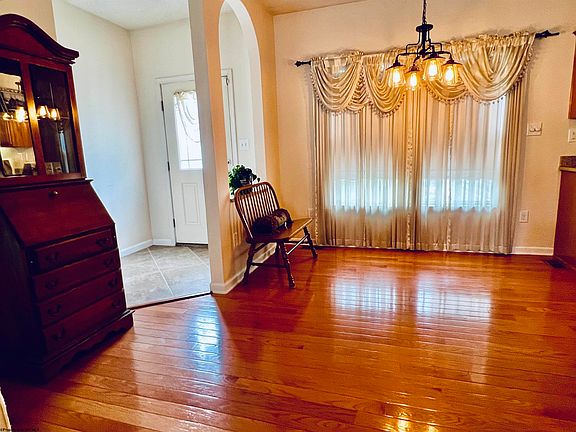 4th image of 2356 Williamsburg Ln