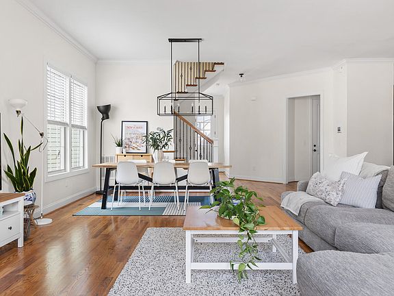 4th image of 1016 Regency Cottage Pl