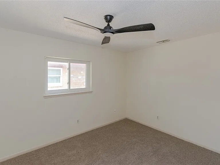 2240 Lombardy Dr — Photo 7
