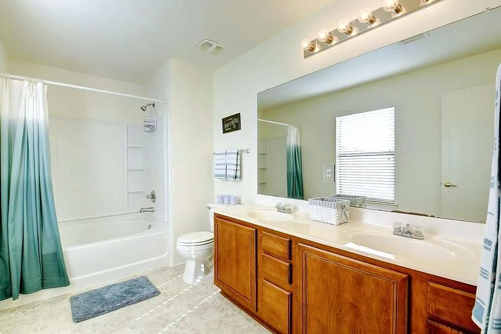 1 bed, 2.5 bath, 2912 sqft, $500 — Photo 4
